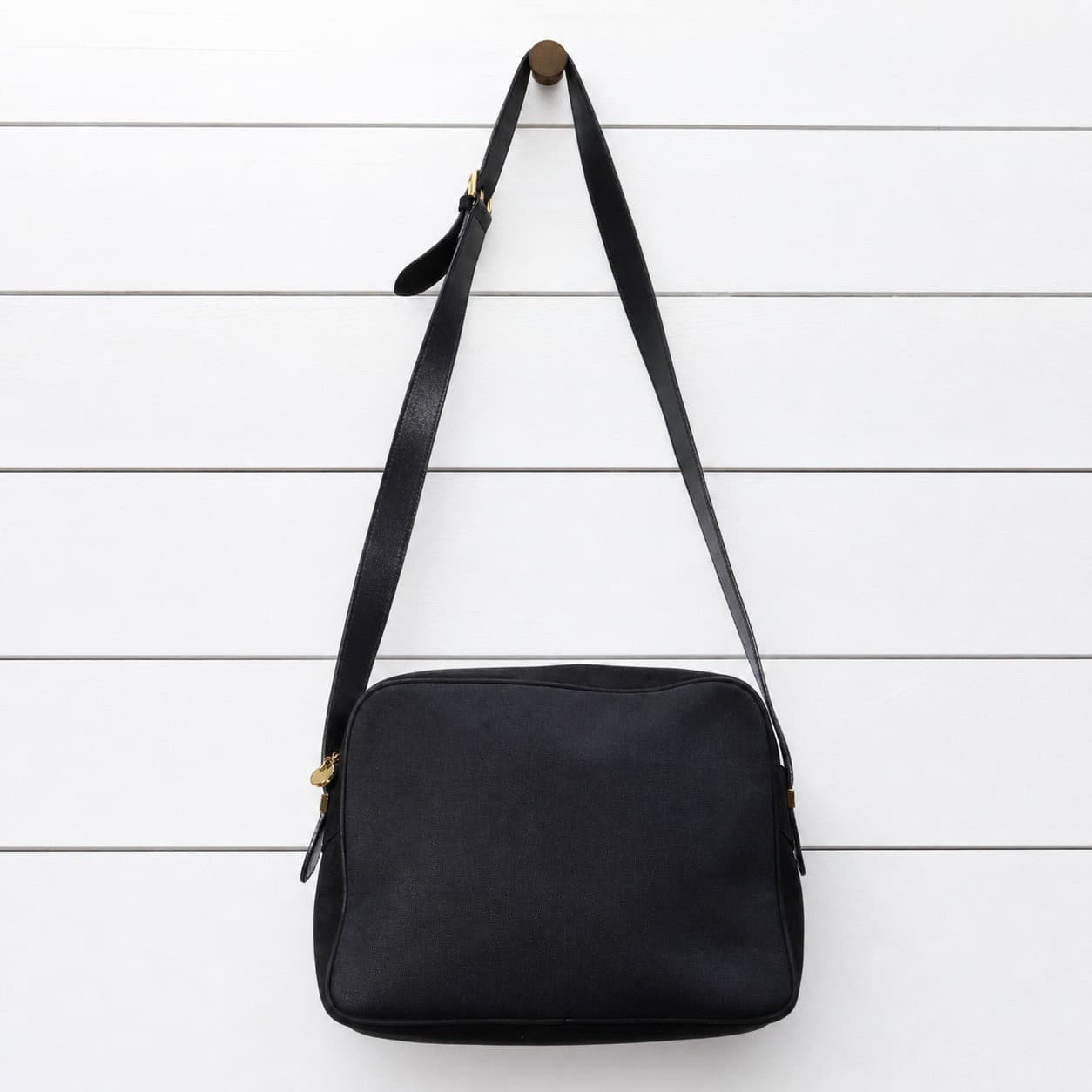 Salvatore Ferragamo Black Canvas Leather Crossbody Shoulder Bag Handbag Purse handbags auction on bidia.ai