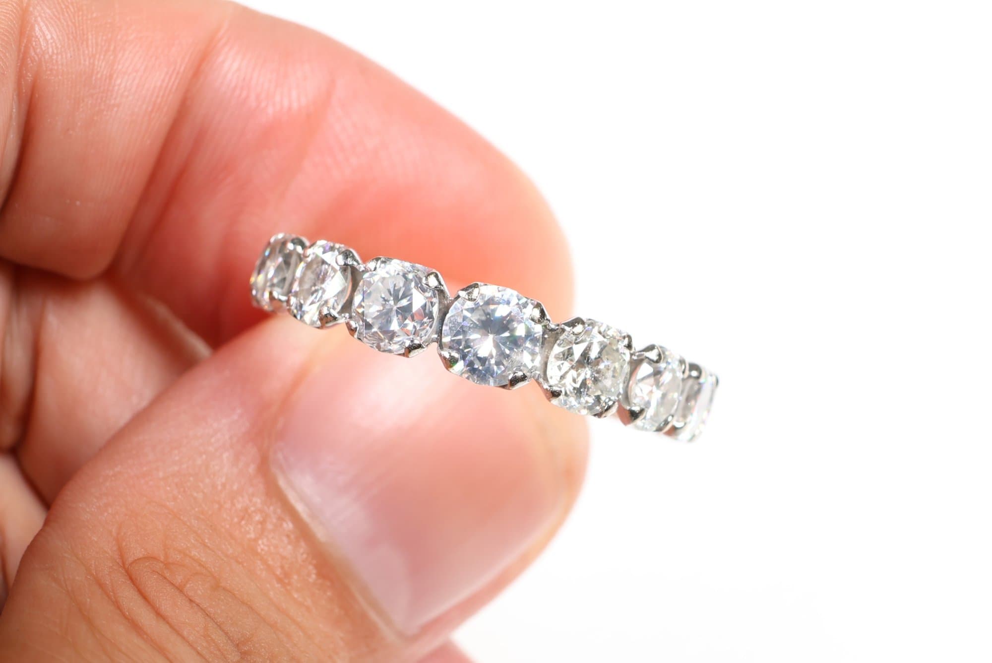 18k White Gold, Natural Diamond Band Ring 1.60ctw, Gemstone Jewelry Diamonds jewelry auction on bidia.ai