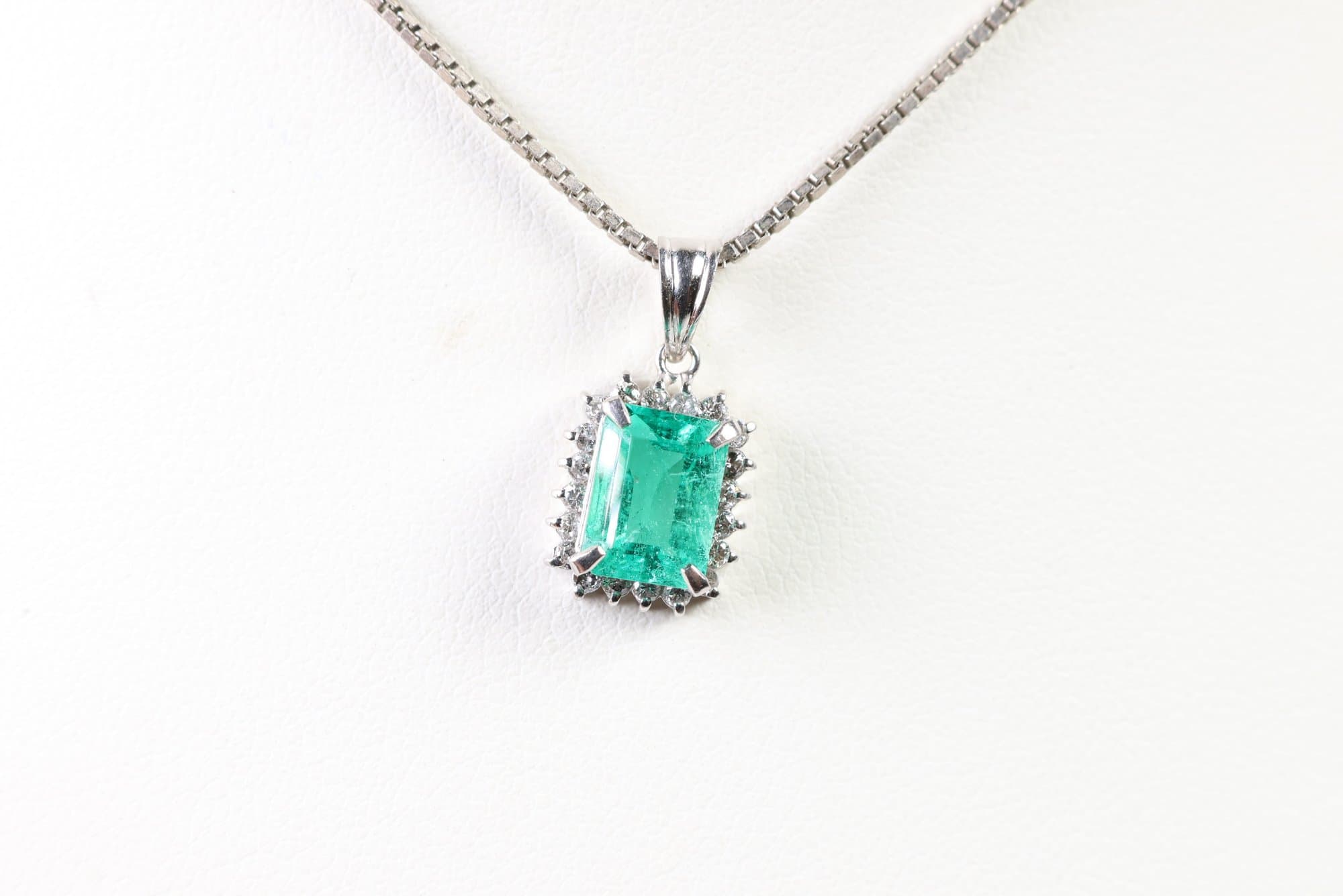Platinum, Natural Colombian Emerald & Diamond Pendant 1.32ctw, Gemstone Jewelry Diamonds jewelry auction on bidia.ai