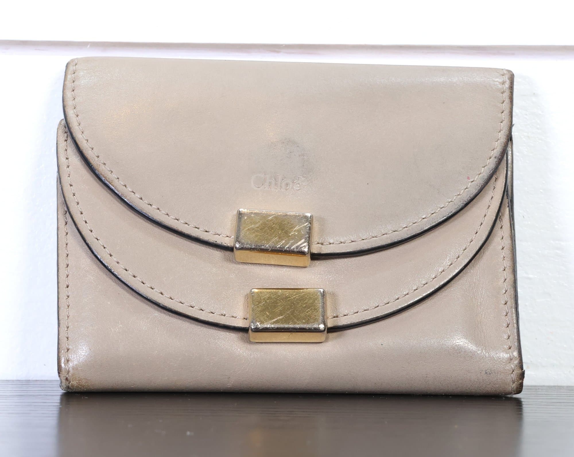 Chloé Leather Key Holder Case 6 Hook Motty Grey Gold Hardware other auction on bidia.ai