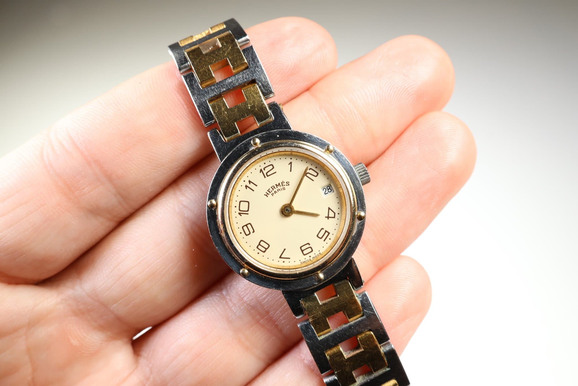Hermes Clipper Ladies Two-Tone Quartz Watch, Cream Dial, Stainless Steel & Gold-Tone H-Link watches auction on bidia.ai