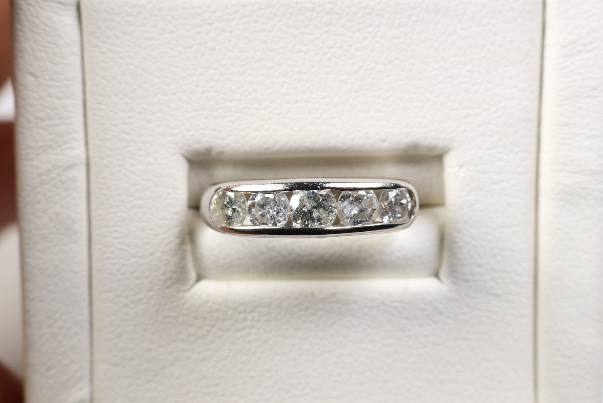 Platinum, Natural Diamond Ring 1.00ctw, 3.42 Grams Gemstone Jewelry Diamonds jewelry auction on bidia.ai