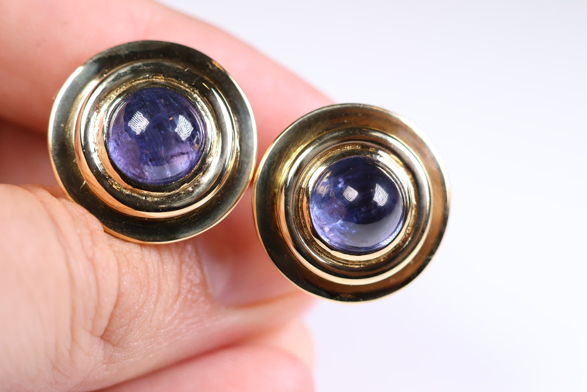 18k Yellow Gold, No Heat Natural Color Change Sapphire Cufflinks 13.71ctw, 30.3 Grams Jewelry Gemstones jewelry auction on bidia.ai