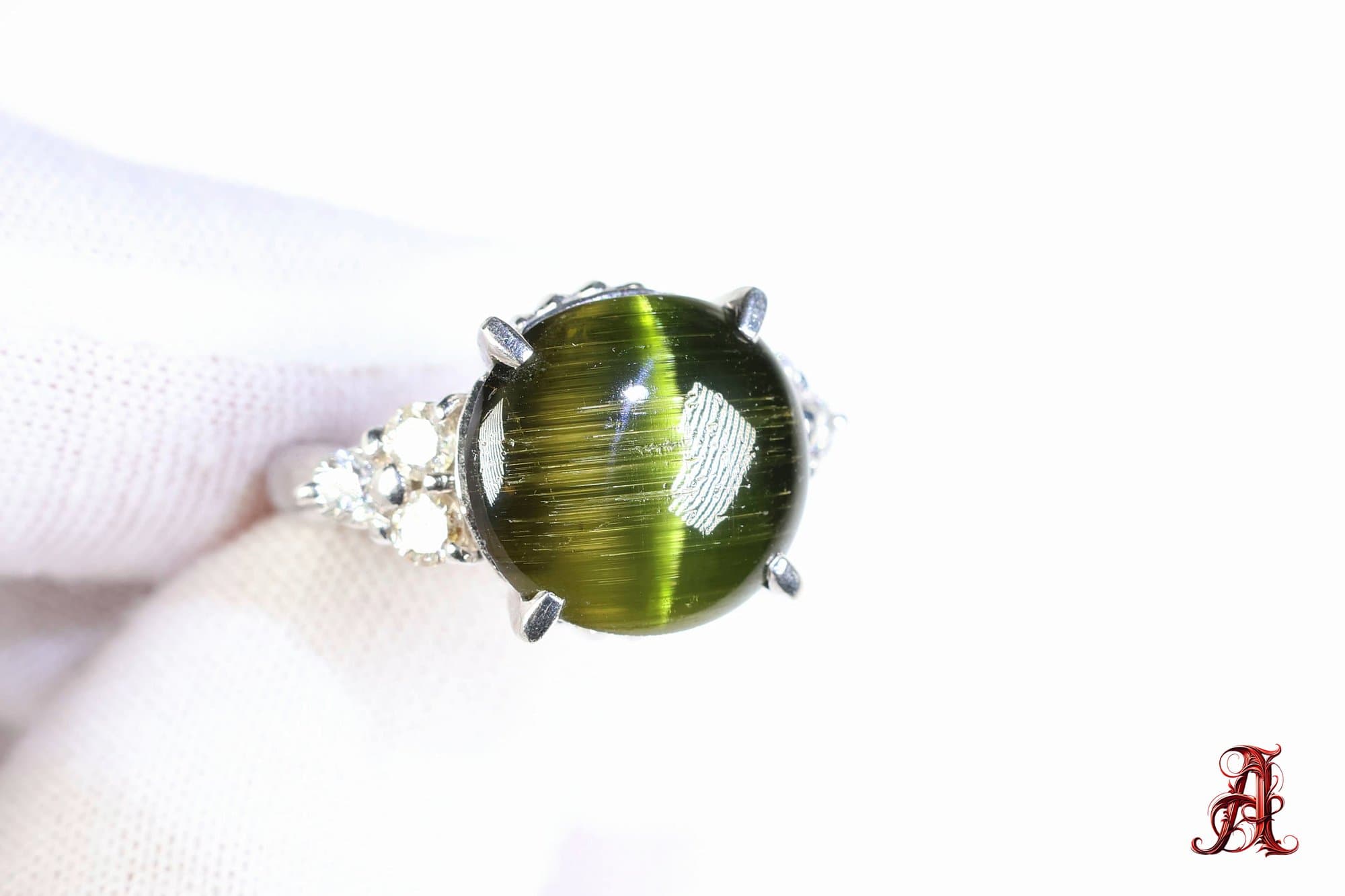 Platinum, Cat's Eye Tourmaline & Diamond Ring 7.28ctw, 10 Grams Gemstone Jewelry Diamonds jewelry auction on bidia.ai