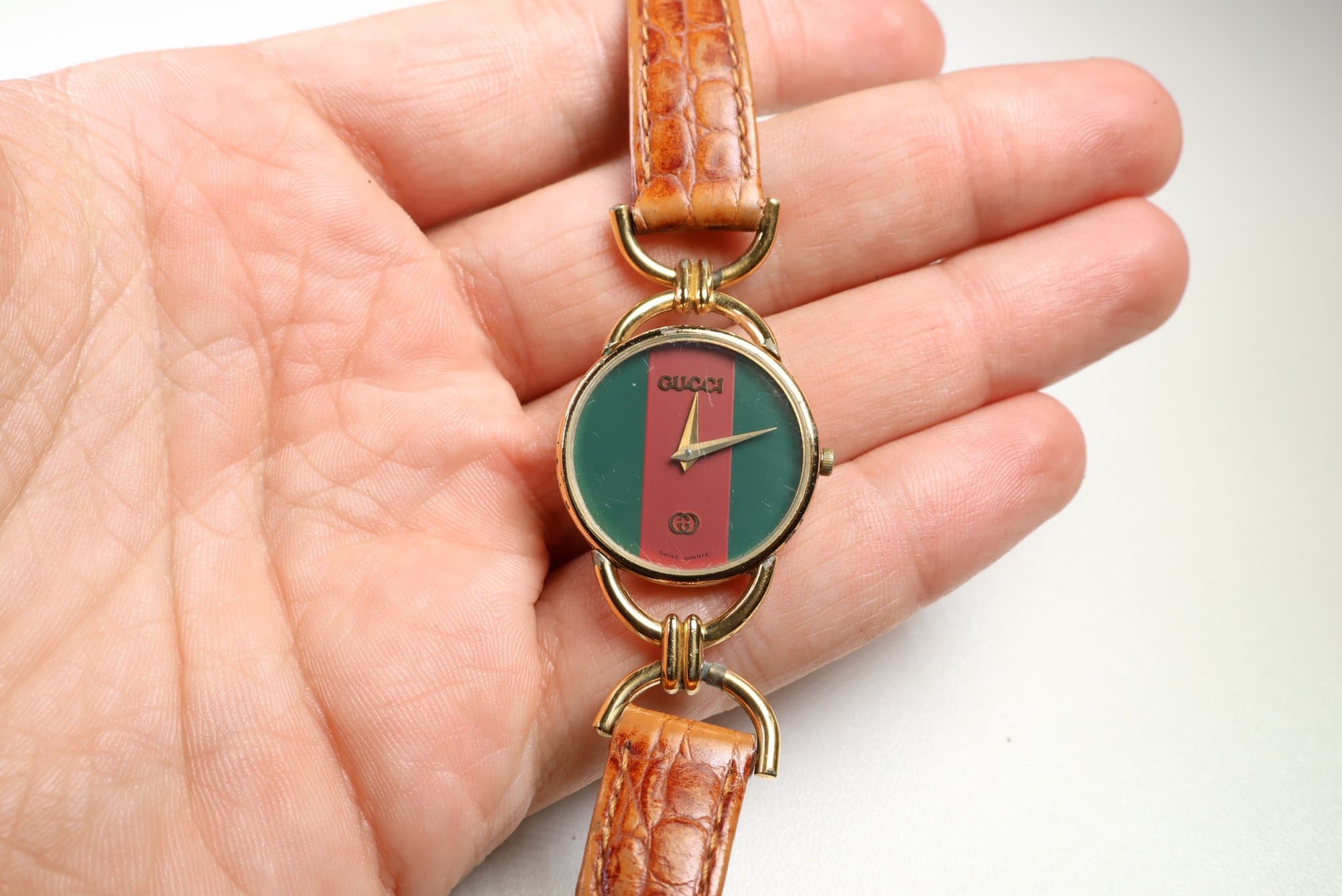 Gucci 6000L Sherry Line Dial Leather Strap Watch watches auction on bidia.ai