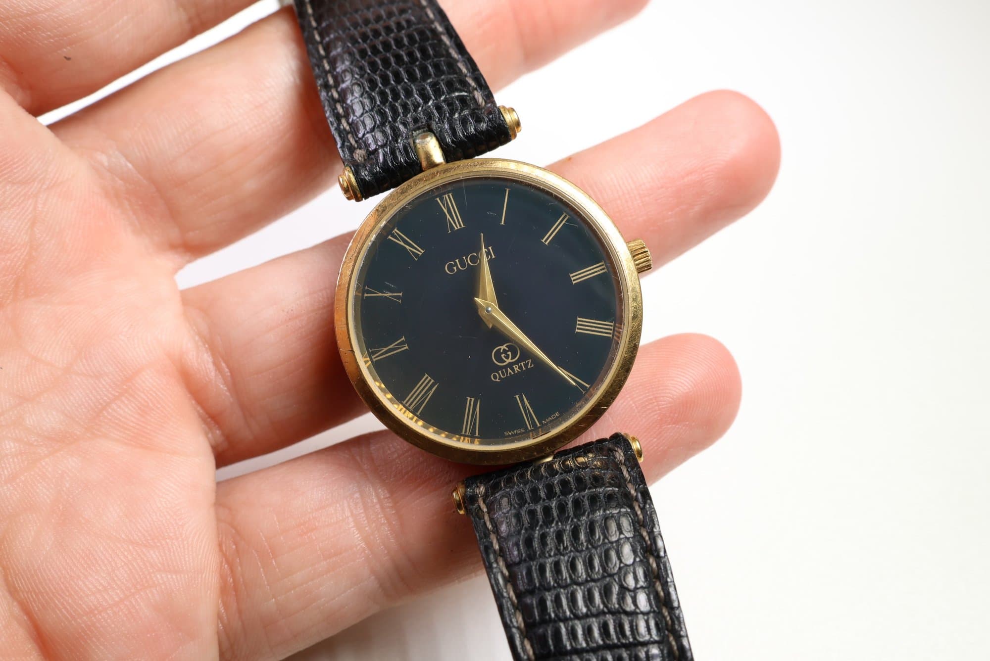 Gucci Quartz Black Dial Gold-Tone Watch watches auction on bidia.ai