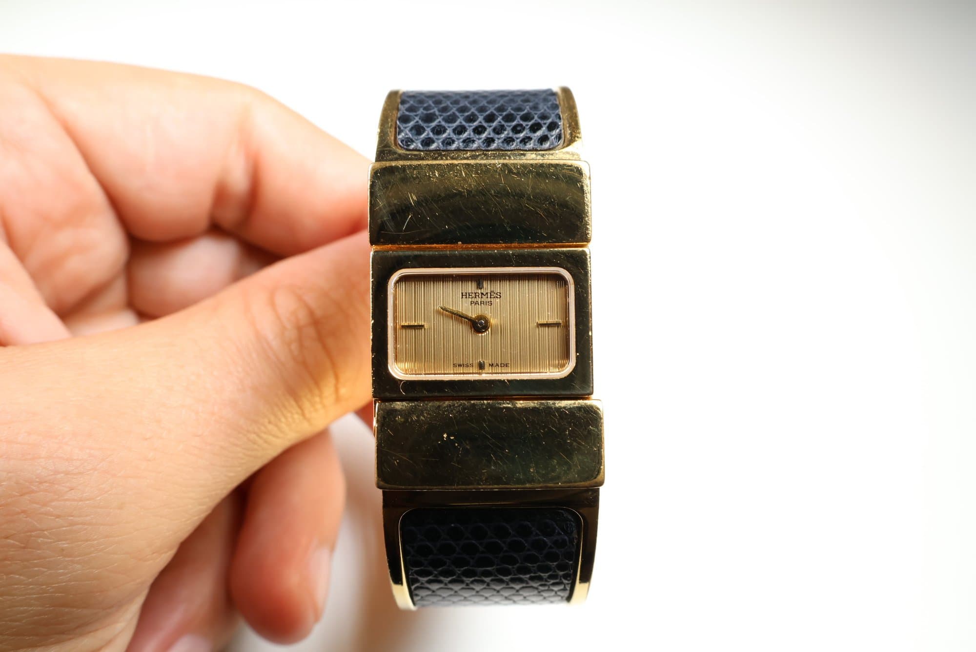 Hermès Loquet Gold-Plated Bangle Watch watches auction on bidia.ai