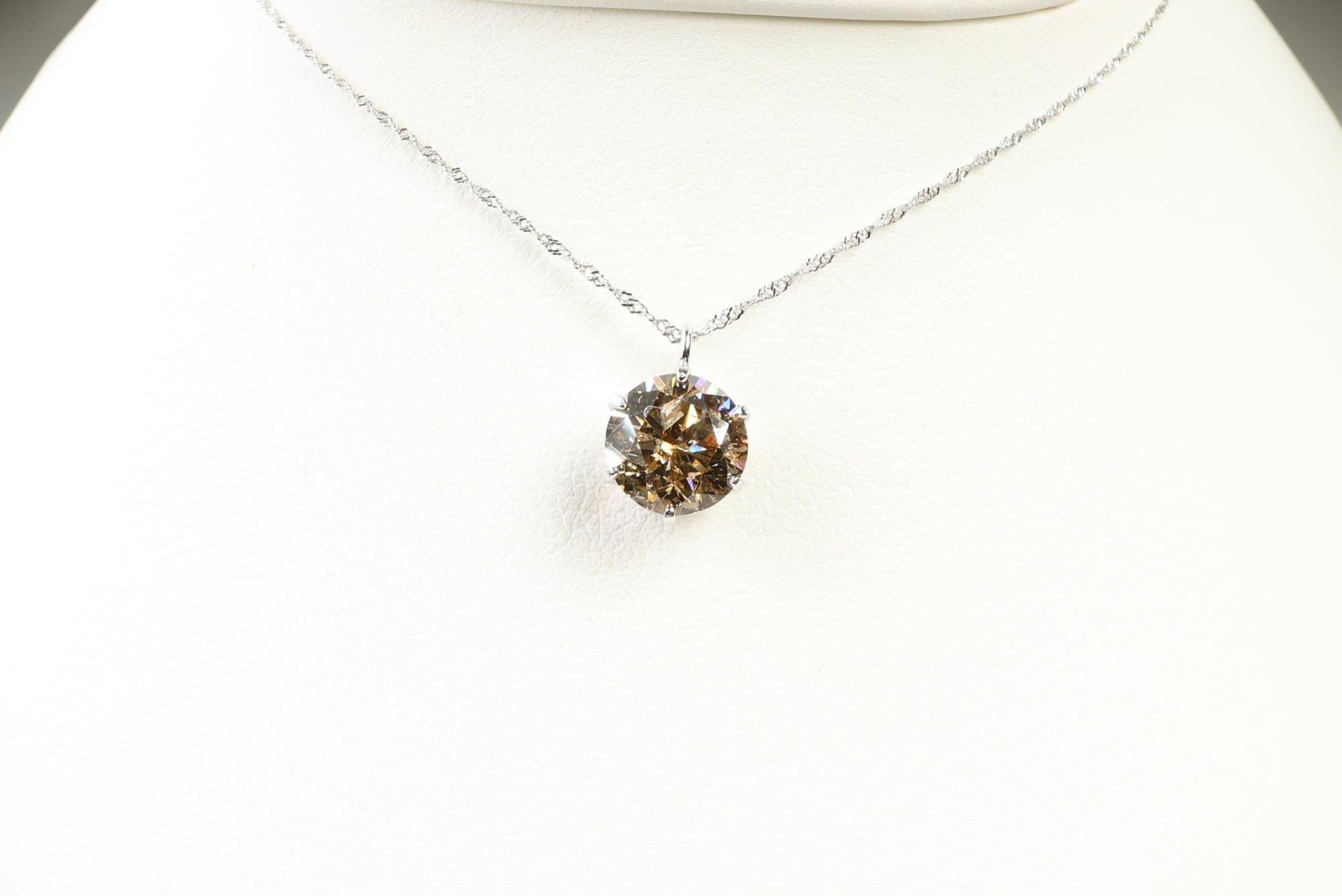 Platinum, Natural Solitaire Diamond Pendant Necklace 0.90ctw, 1.27 Grams Jewelry Gemstone Diamonds jewelry auction on bidia.ai