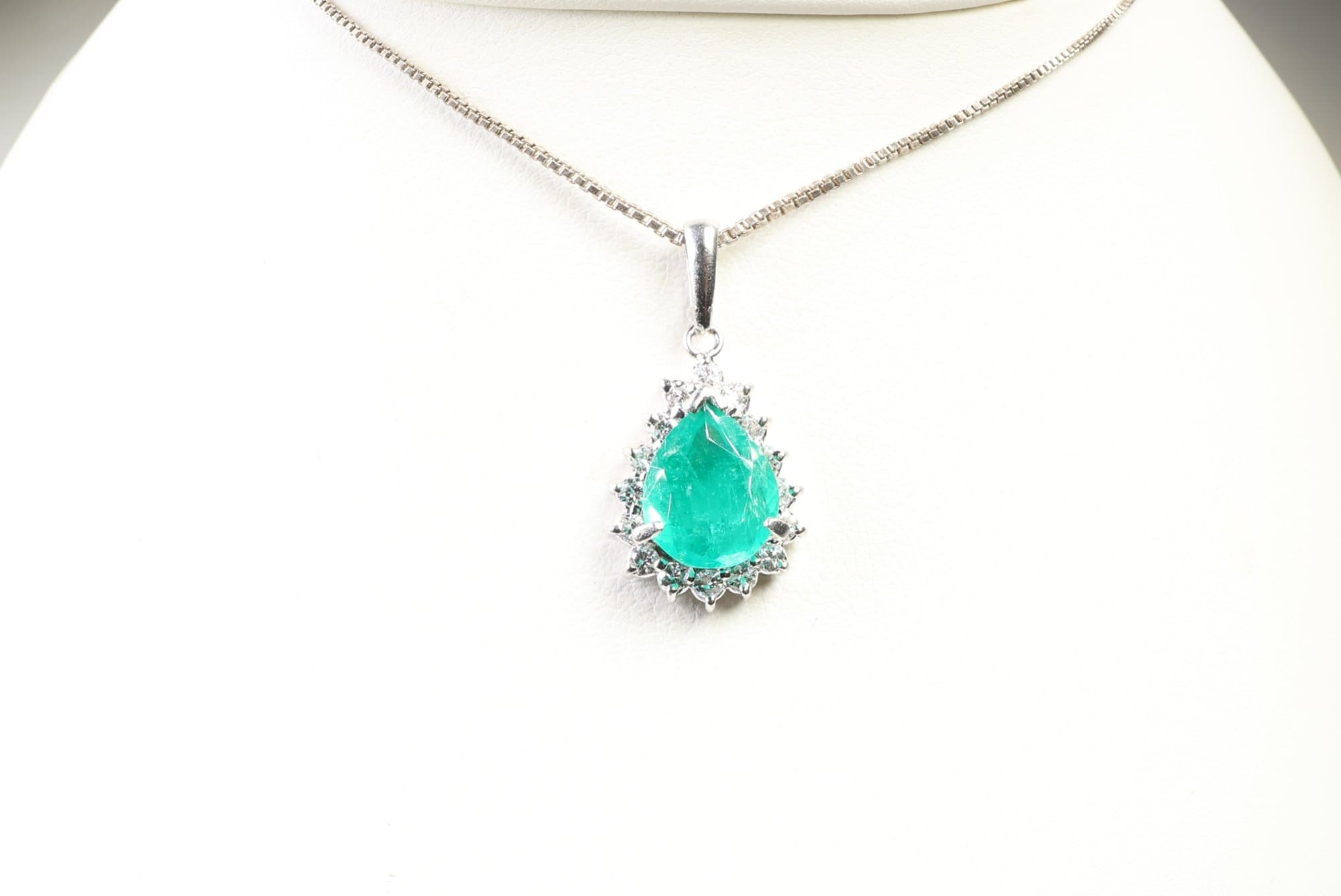 Platinum, Natural Colombian Emerald & Diamond Pendant 1.04ctw, Jewelry Gemstone Diamonds jewelry auction on bidia.ai