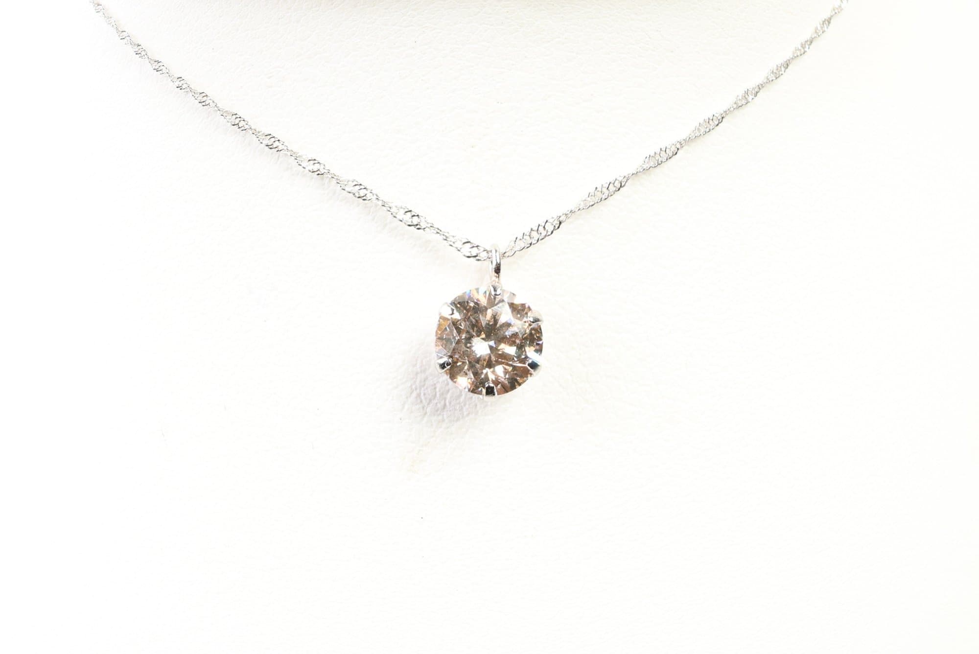 Platinum, Natural Diamond Pendant Necklace 0.50ct, Gemstone Jewelry Diamonds jewelry auction on bidia.ai