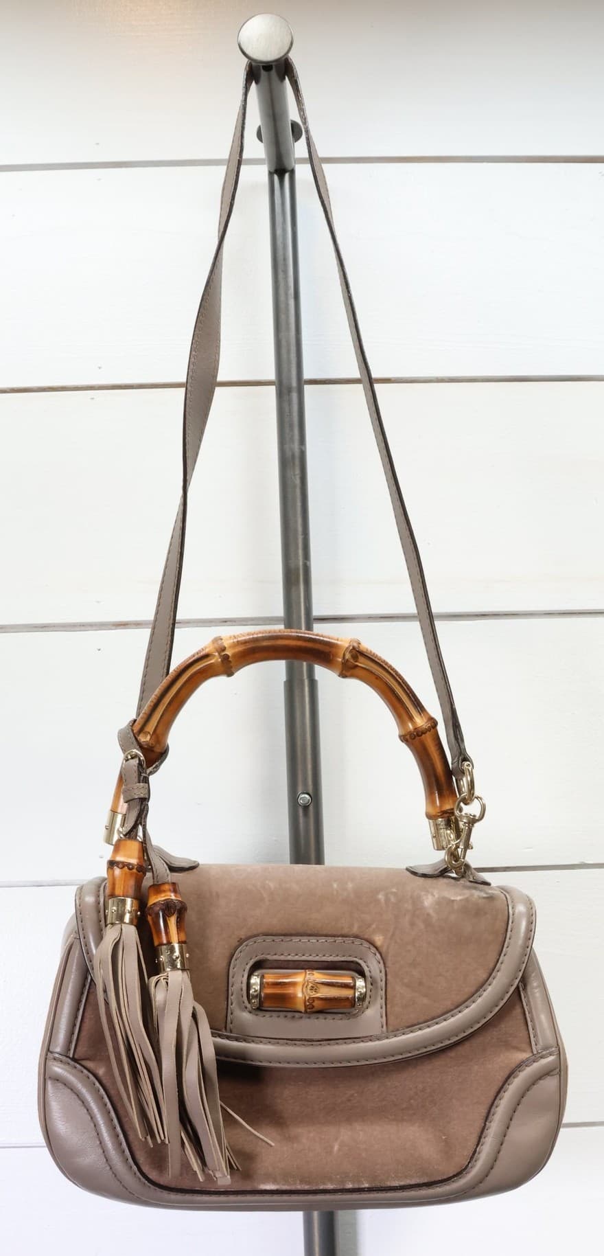 Gucci Bamboo Handle Brown Crossbody Purse Handbag handbags auction on bidia.ai