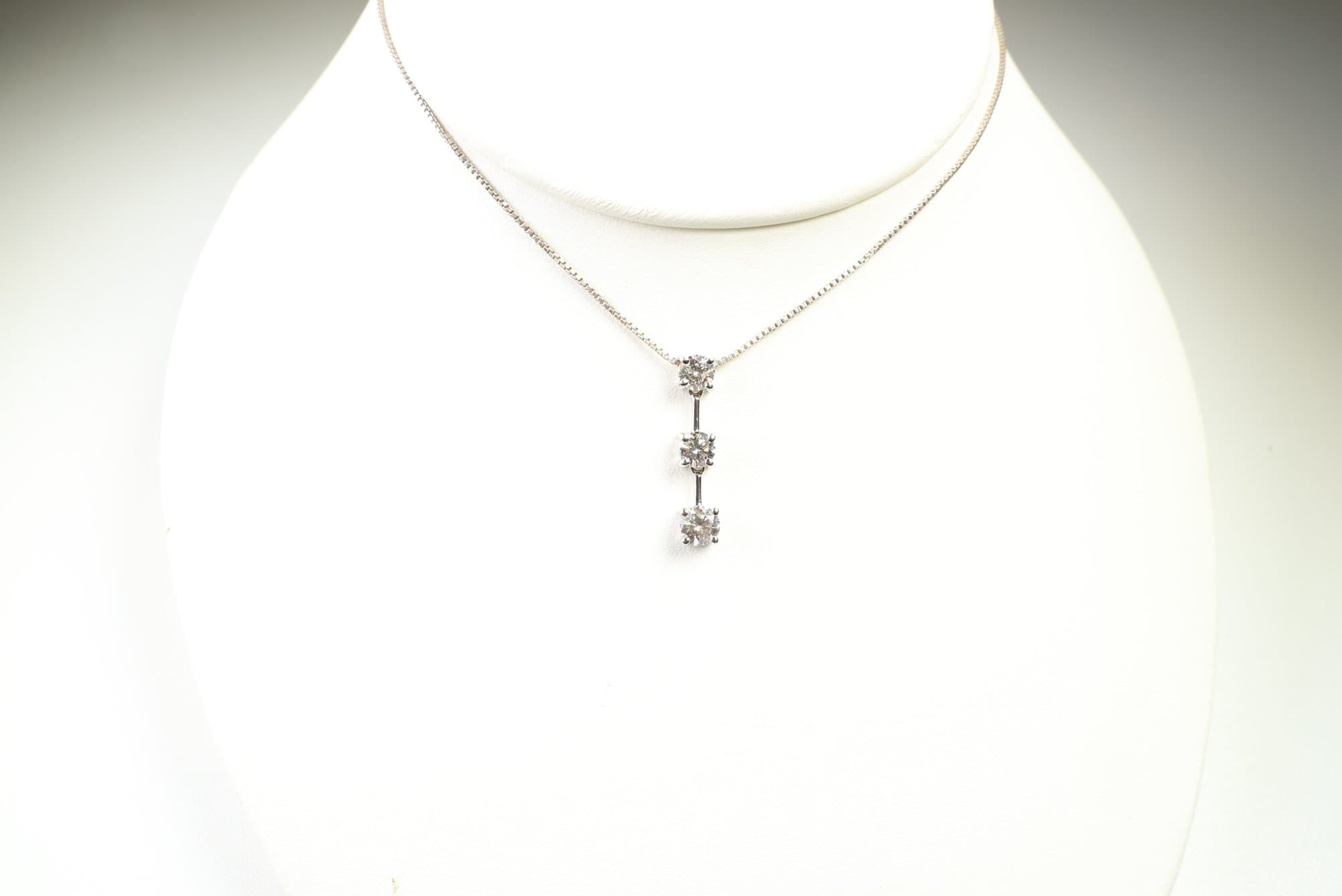 Platinum, Natural Diamond Pendant 1.02ctw, Gemstone Jewelry Diamonds jewelry auction on bidia.ai