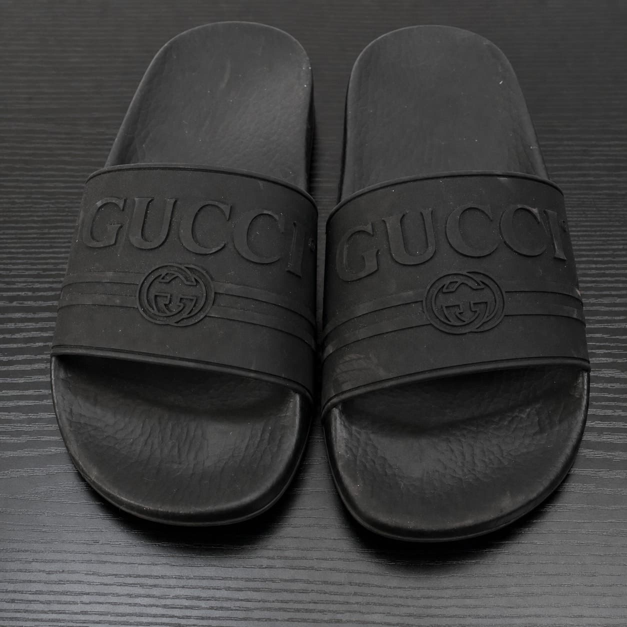 Gucci Rubber Logo Slide Sandal Black Pool Slides Slippers Shoes fashion auction on bidia.ai