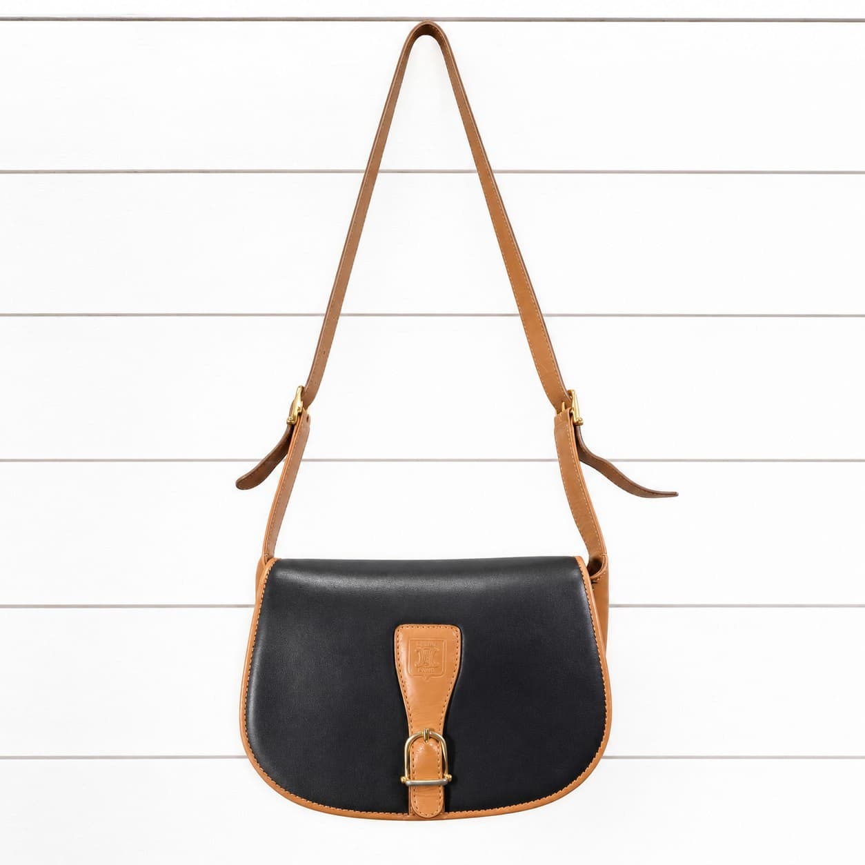 Céline Black Leather Saddle Bag Crossbody Shoulder Bag Tan Trim Handbag Purse handbags auction on bidia.ai