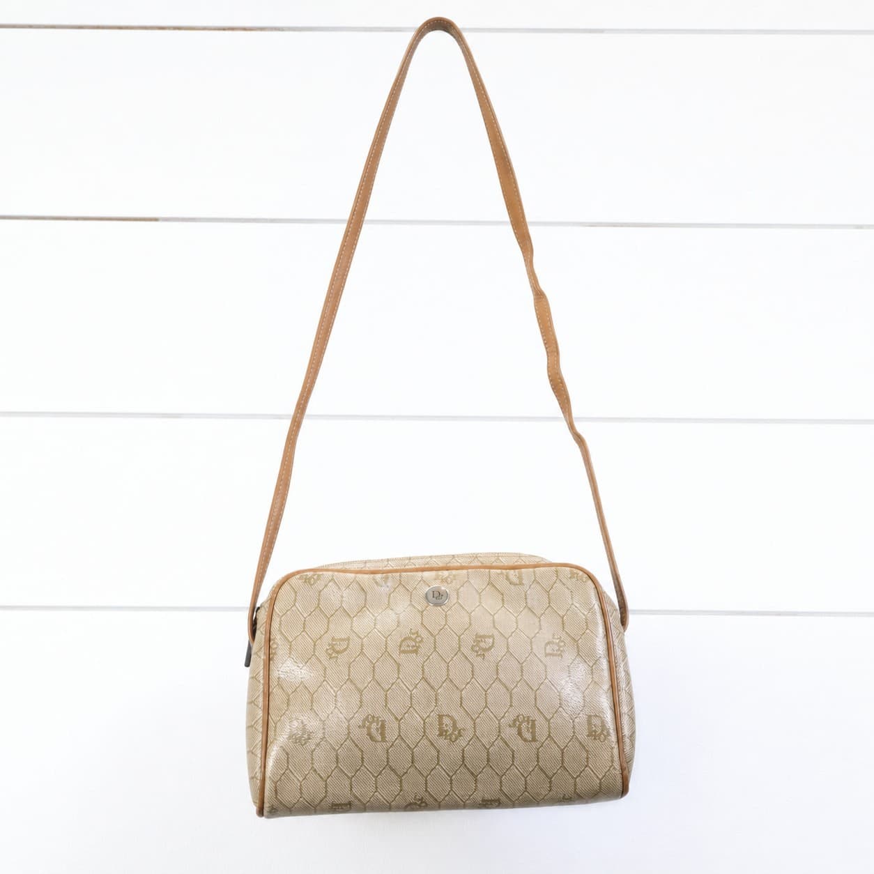 Christian Dior Honeycomb Monogram Coated Canvas Crossbody Shoulder Bag Beige handbags auction on bidia.ai