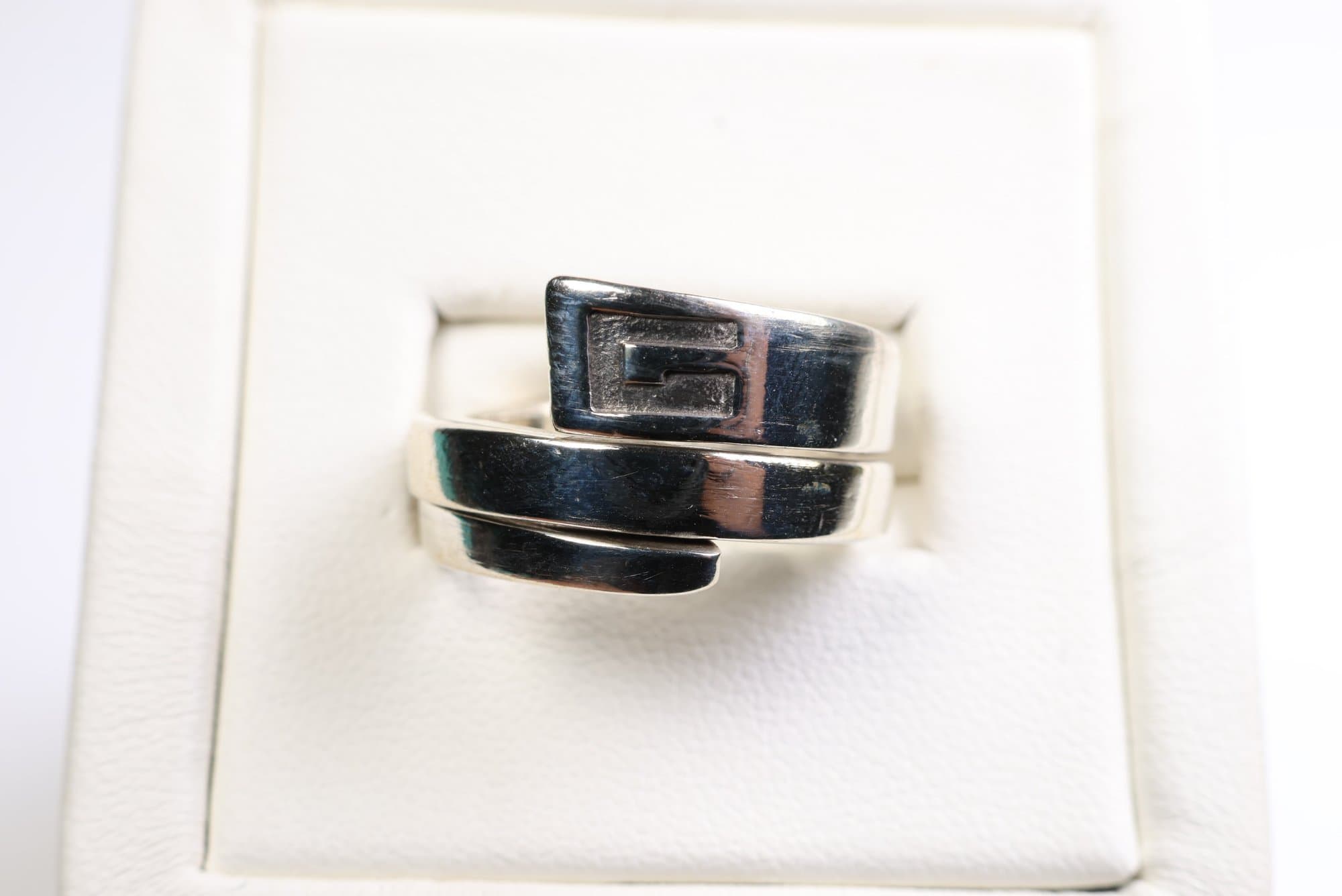 GUCCI Spiral G Logo Snake Ring Sterling Silver 925 Jewelry & Watches auction on bidia.ai